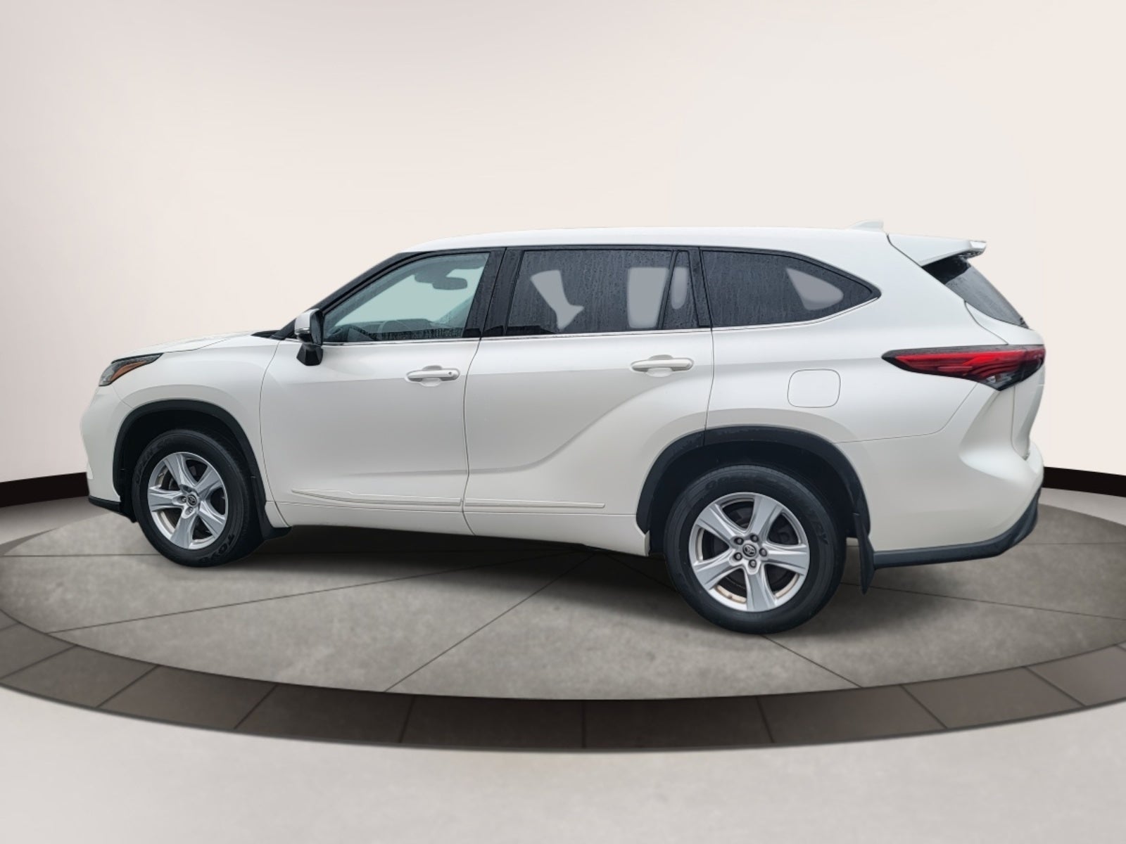 2020 Toyota Highlander LE