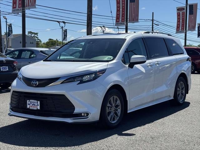 2024 Toyota Sienna XLE FWD 8-Passenger (Natl)