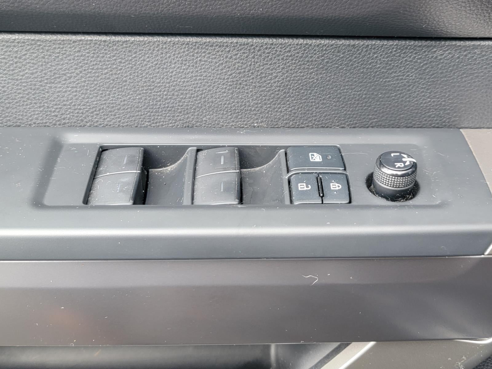 2022 Toyota Tundra 4WD SR5