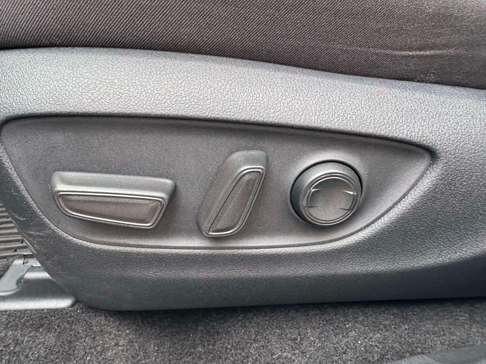 2025 Toyota RAV4 XLE AWD (Natl)