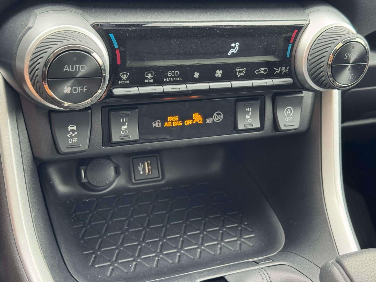 2025 Toyota RAV4 XLE AWD (Natl)