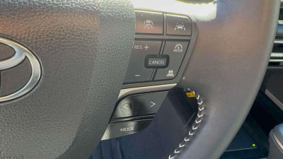 2025 Toyota Camry SE (Natl)