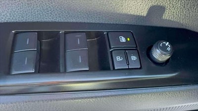 2025 Toyota Camry SE (Natl)