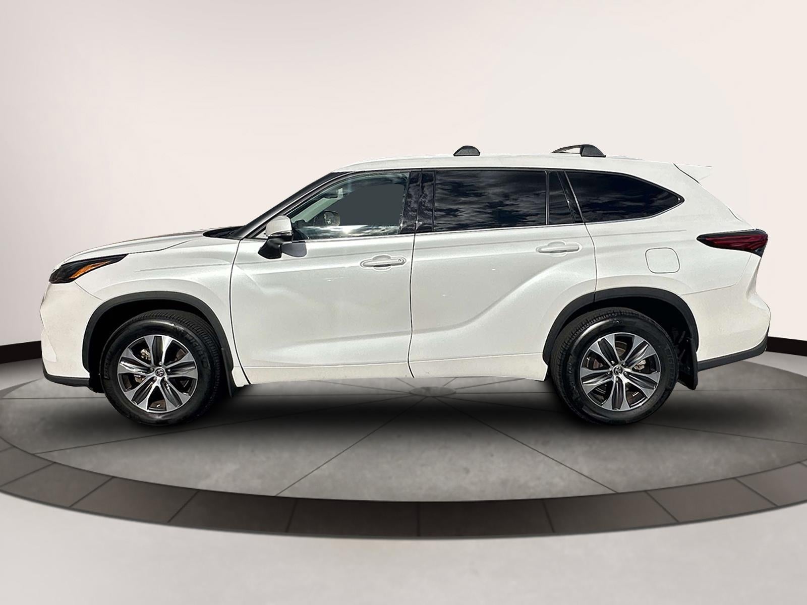 2022 Toyota Highlander XLE AWD (Natl)