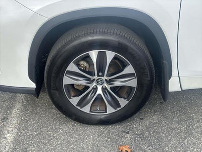 2022 Toyota Highlander XLE AWD (Natl)