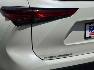 2021 Toyota Highlander XLE AWD (Natl)