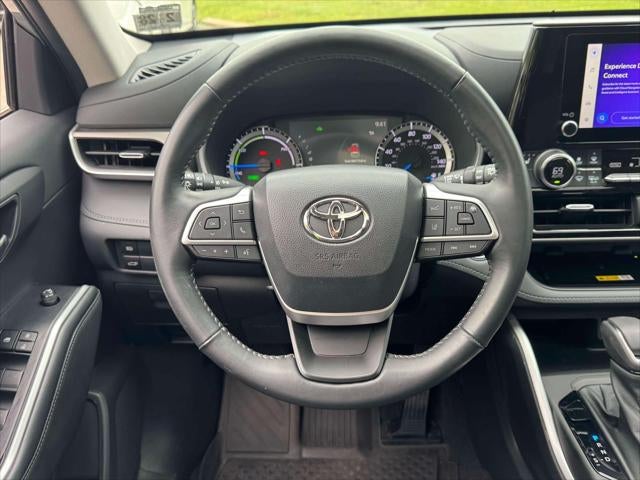 2023 Toyota Highlander Hybrid XLE AWD (Natl)