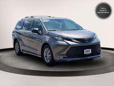 2021 Toyota Sienna XLE FWD 8-Passenger (Natl)