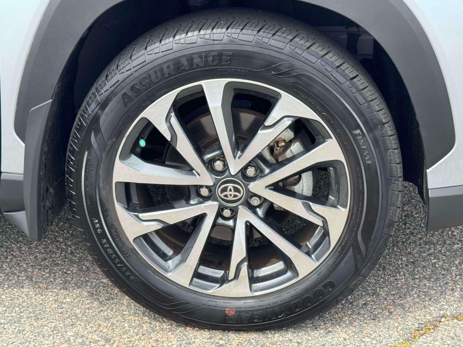 2023 Toyota Corolla Cross XLE 4WD (Natl)