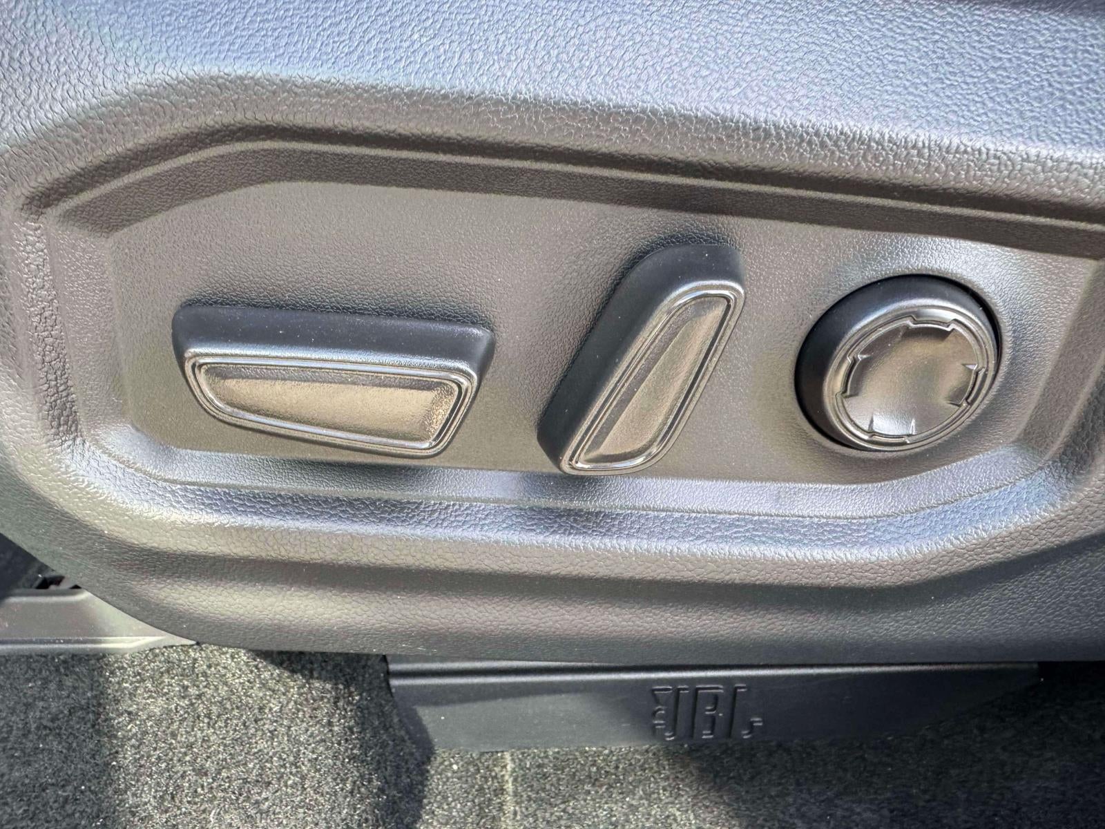 2025 Toyota Tundra 4WD Platinum Hybrid CrewMax 5.5' Bed (Natl)