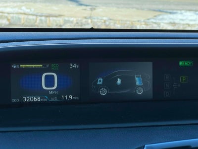 2022 Toyota Prius LE AWD-e (Natl)