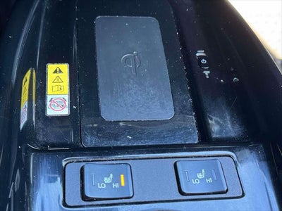 2022 Toyota Prius LE AWD-e (Natl)