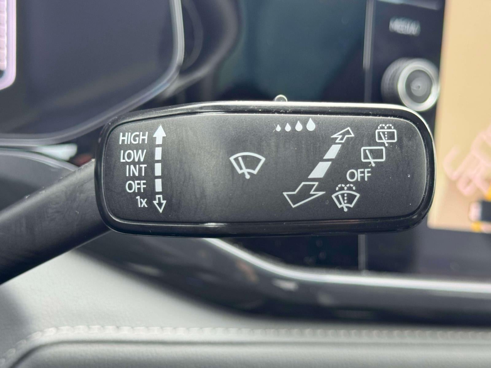 2023 Volkswagen Taos 1.5T SEL