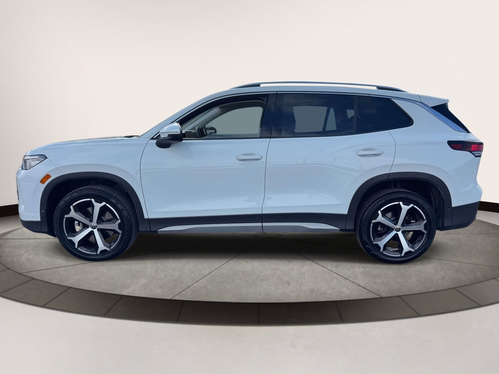 2025 Volkswagen Tiguan 2.0T SE