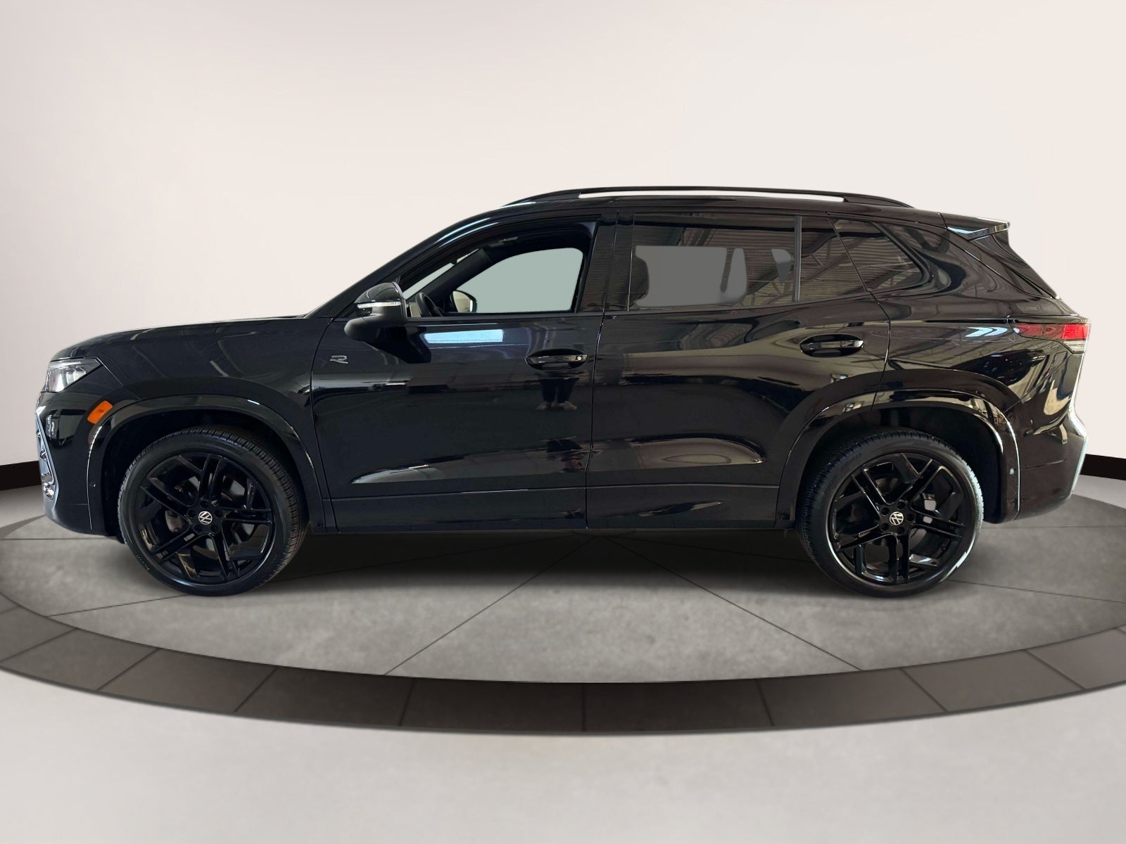 2025 Volkswagen Tiguan 2.0T SE R-Line Black